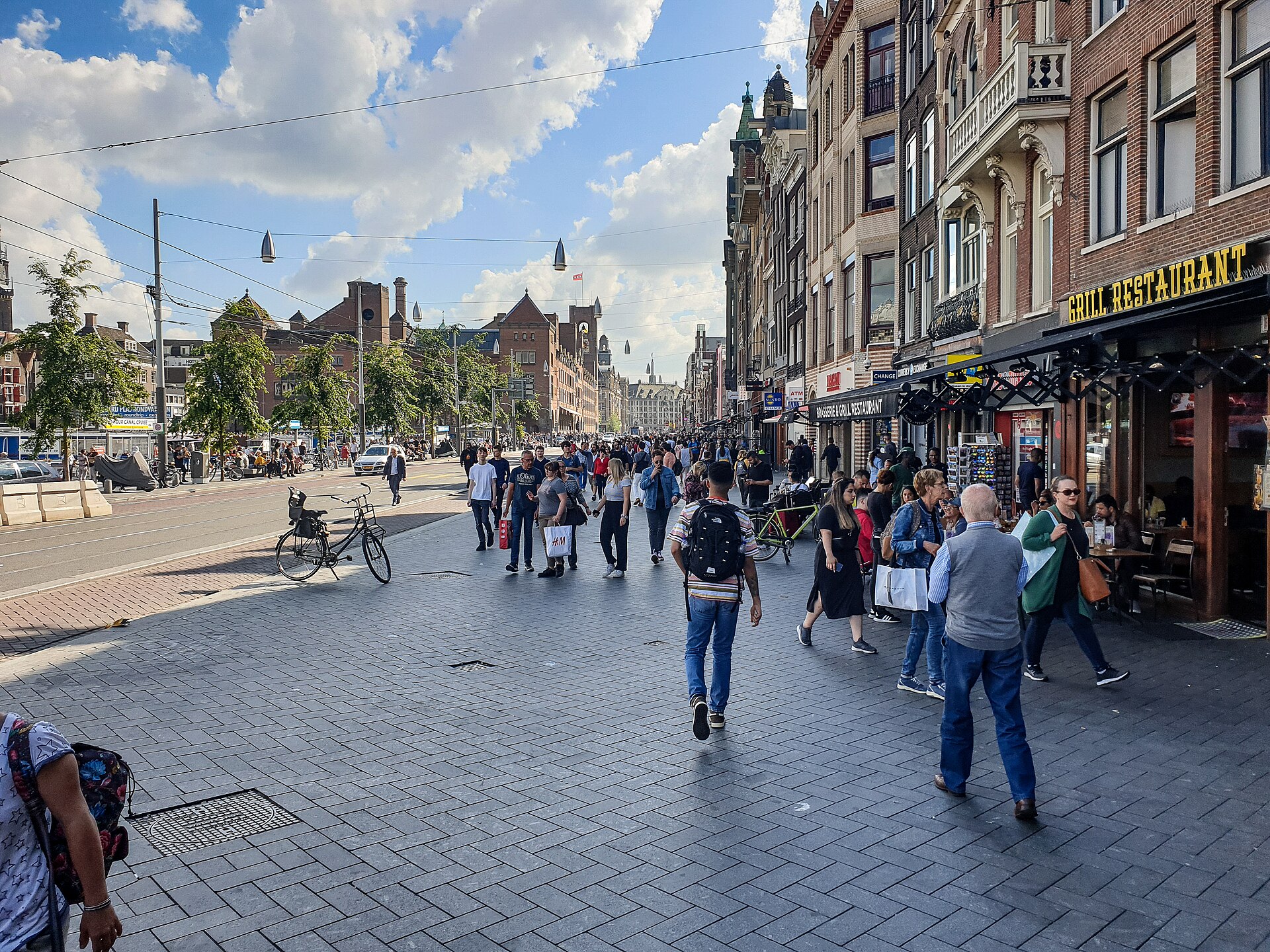 Amsterdam’s Economic Outlook: Insights from Officials and Experts