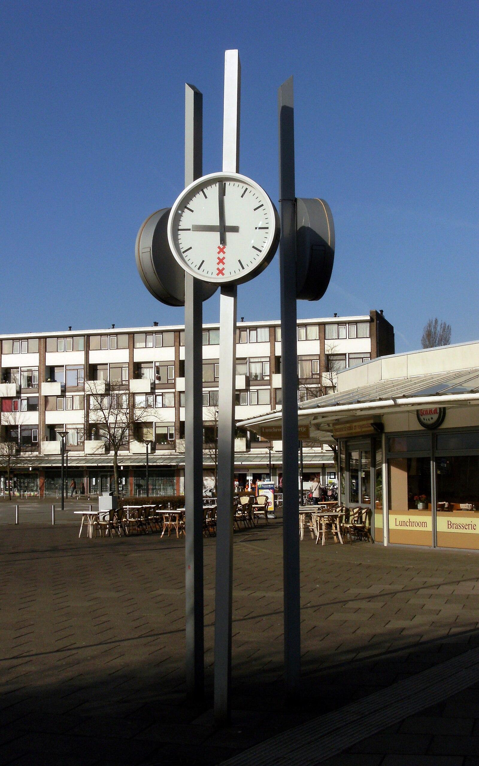 20130418 Amsterdam Nieuw West 10 Clock at Sierplein