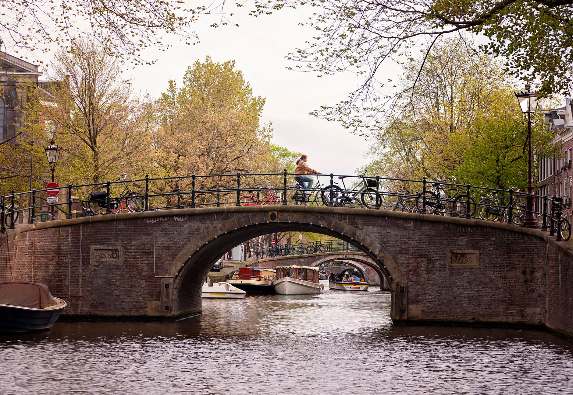 Parents Plan Amsterdam Family Trips: Transport, Safety, Daily Routines Guide