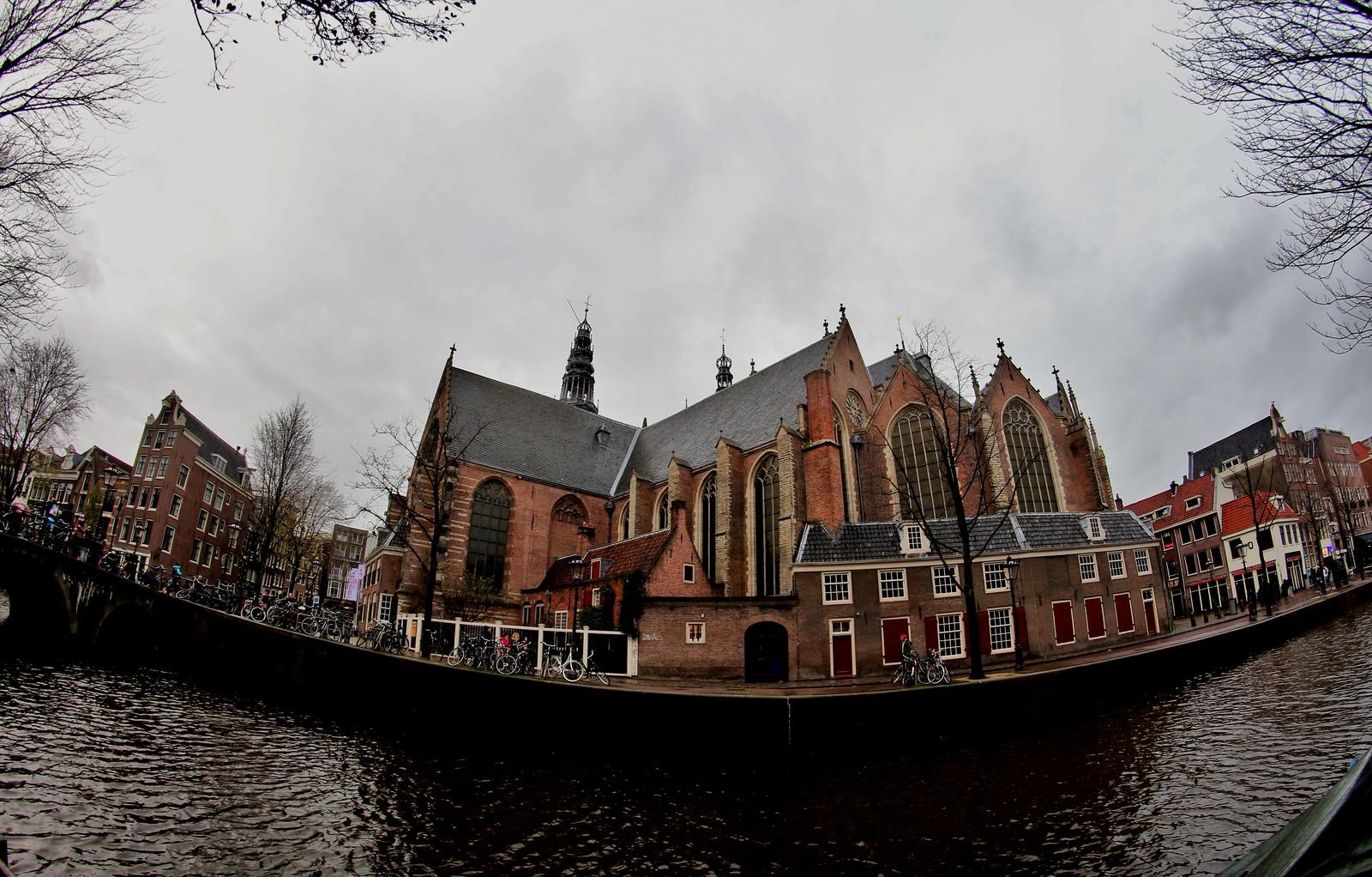 Amsterdam's July Heat Draws Crowds to Historic Sites, Cultural Events