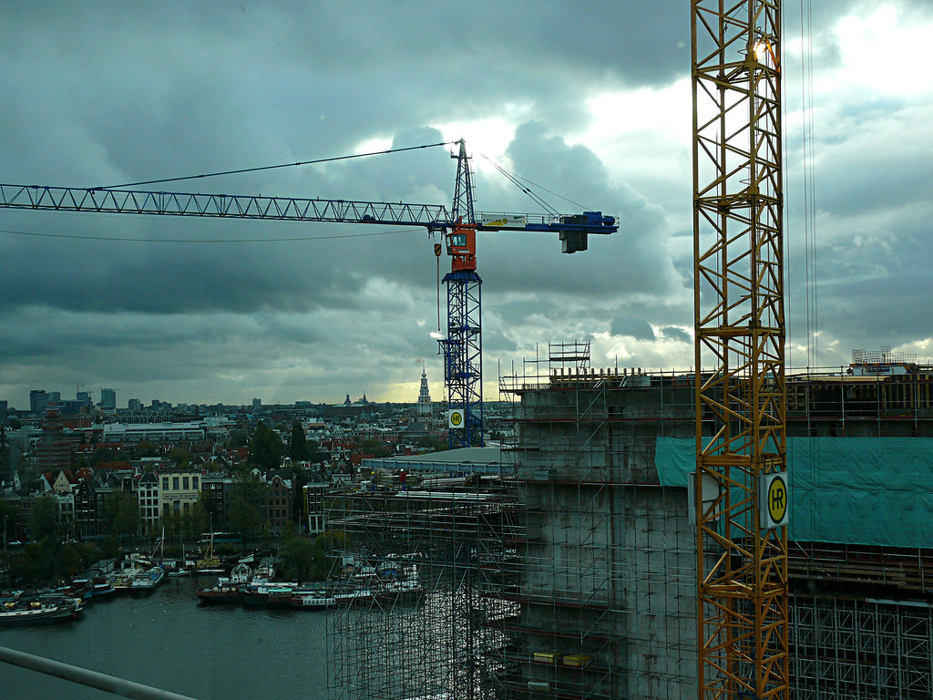 Amsterdam Leaders Face Key Choices on Economy After Recent Pressures